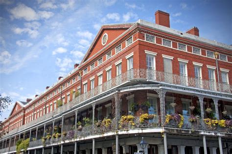 beautiful buildings in new orleans.